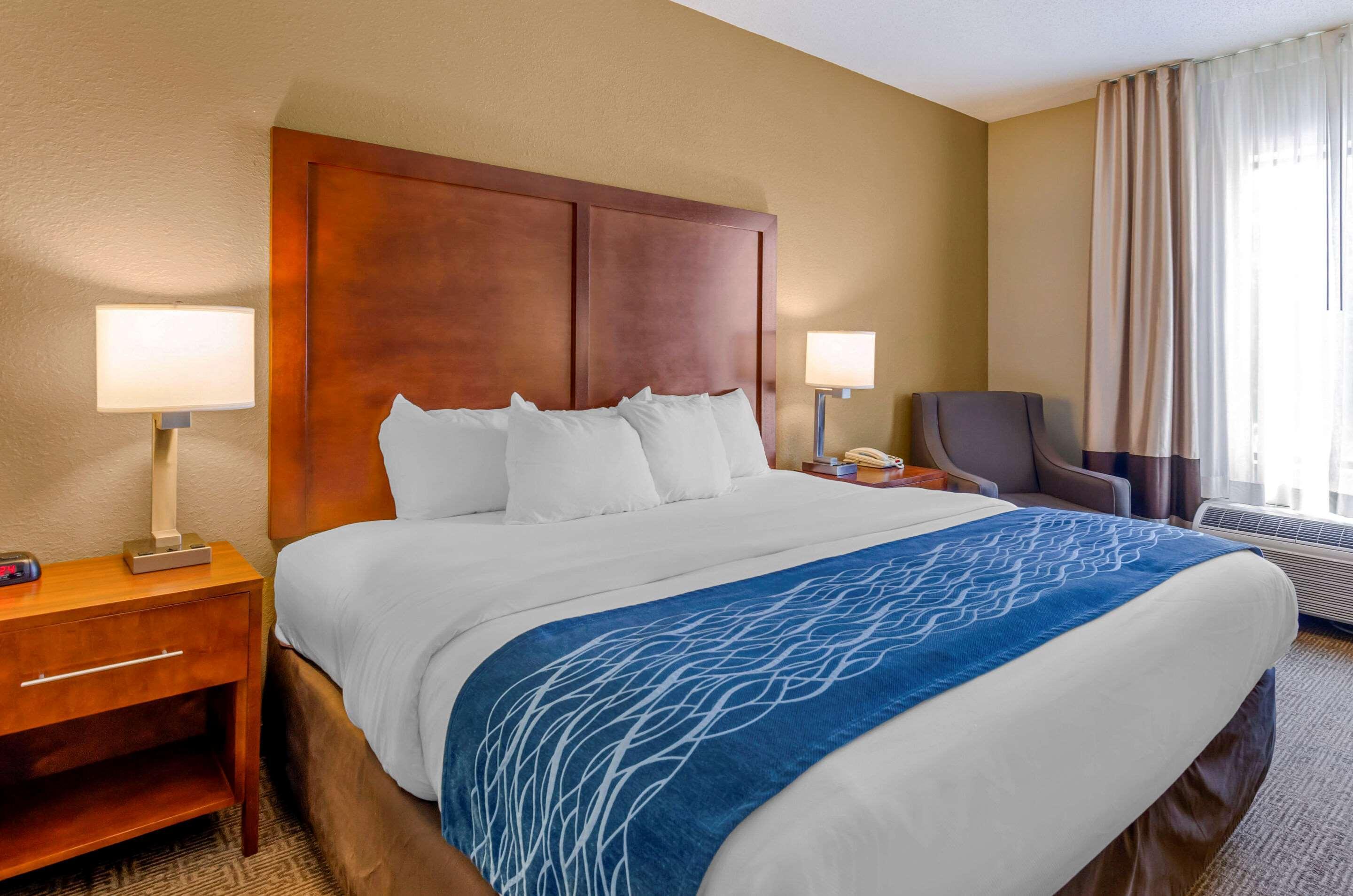 Comfort Inn & Suites Lynchburg Airport - University Area Exterior photo