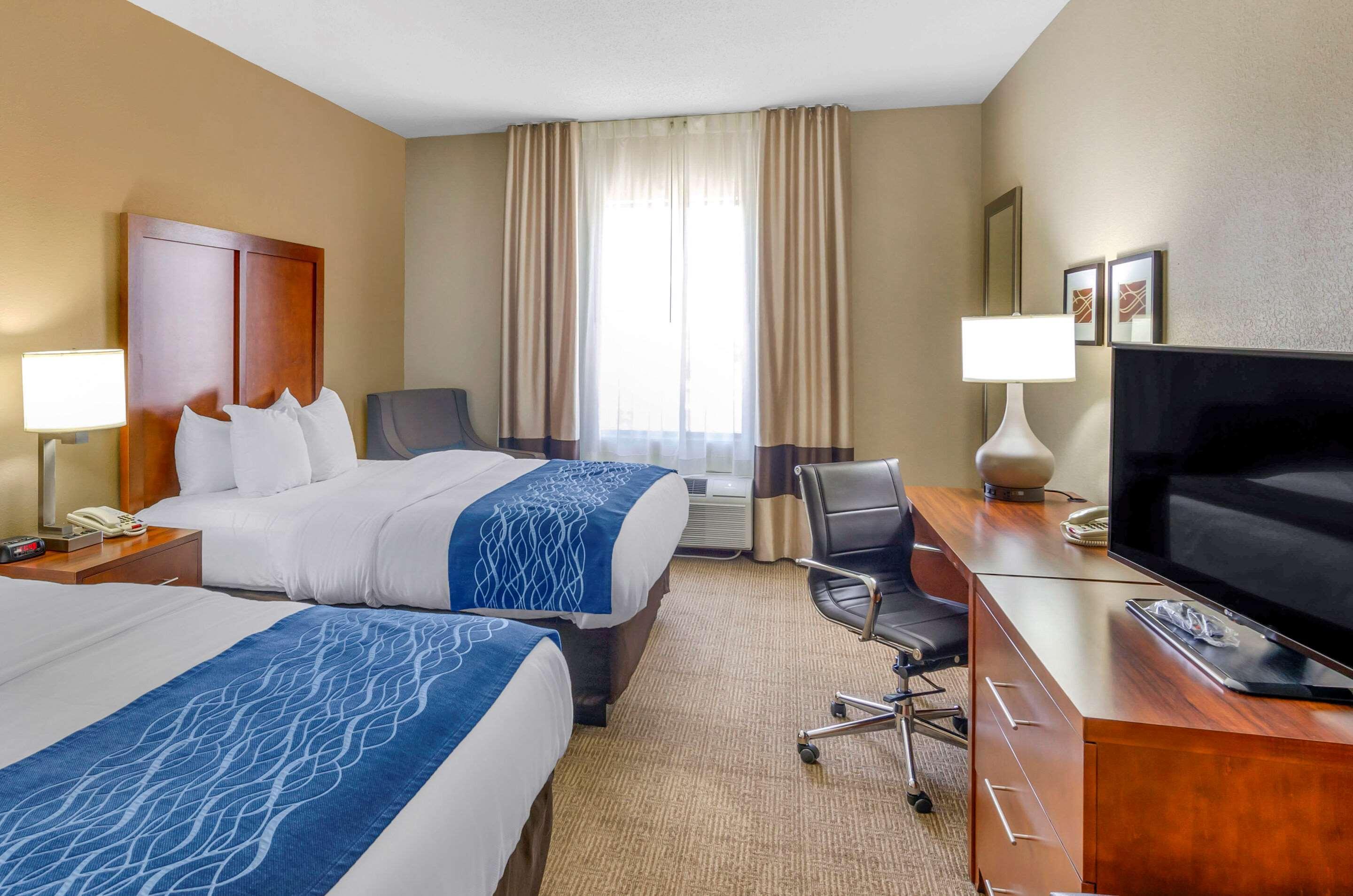 Comfort Inn & Suites Lynchburg Airport - University Area Exterior photo