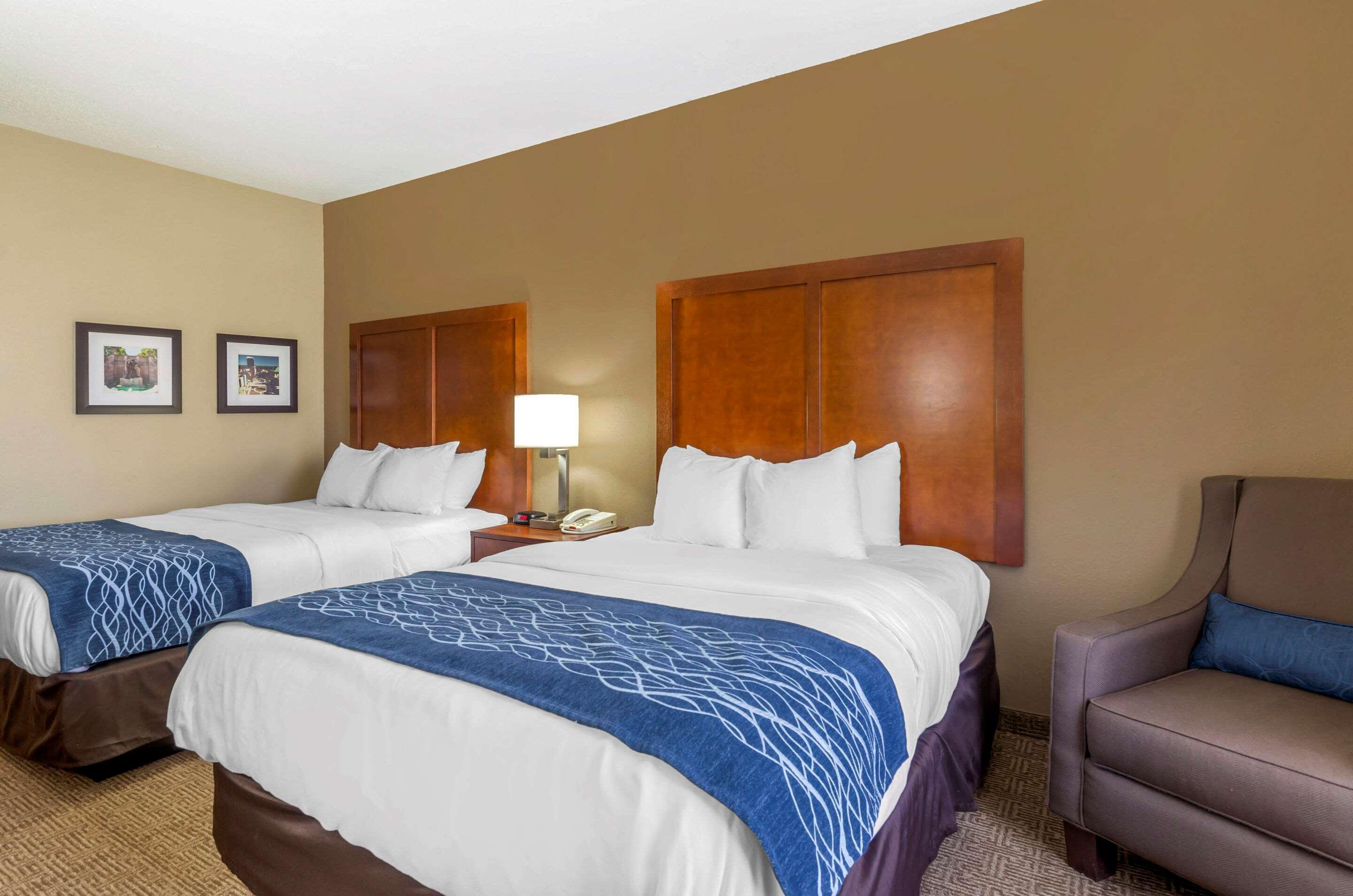 Comfort Inn & Suites Lynchburg Airport - University Area Exterior photo