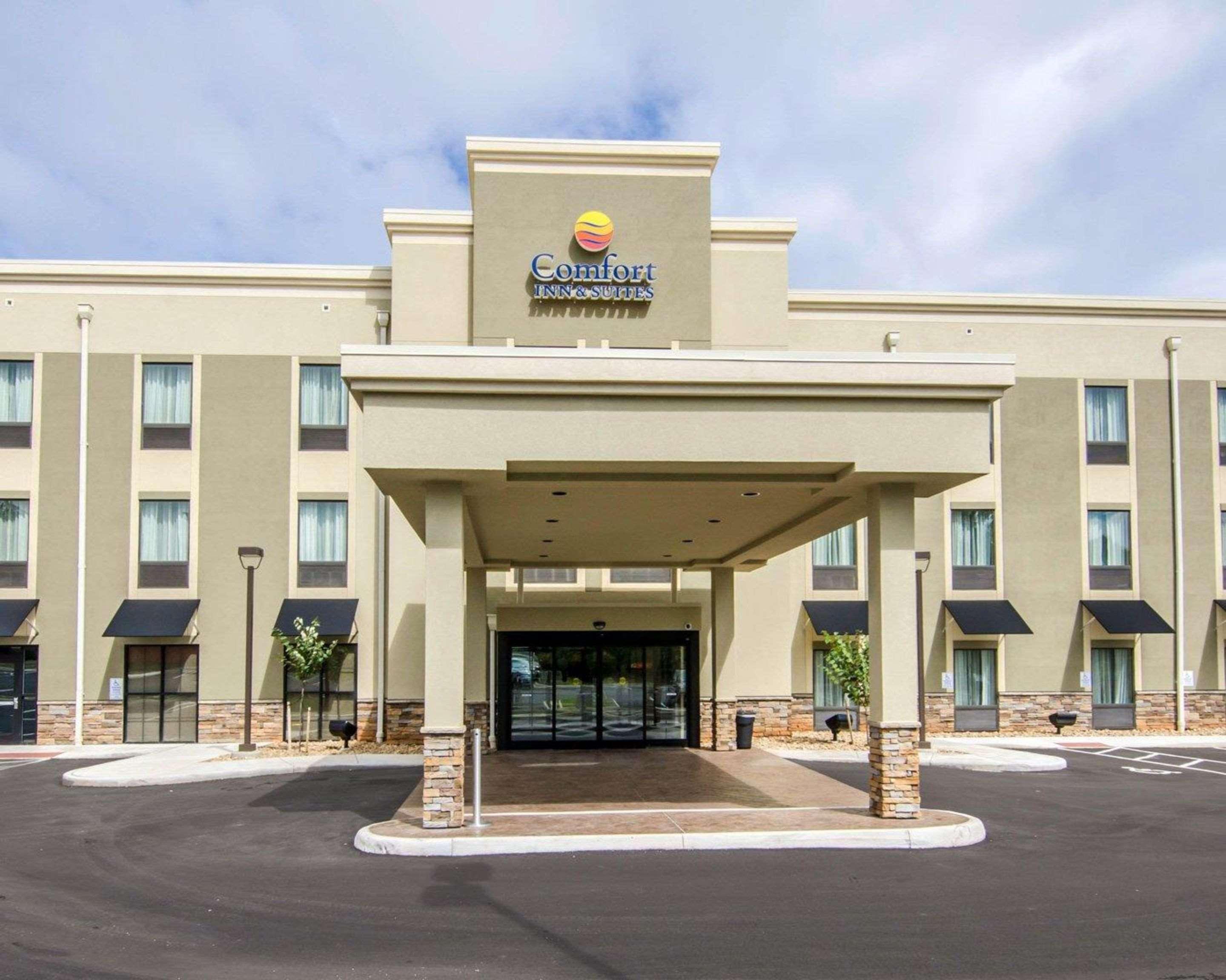 Comfort Inn & Suites Lynchburg Airport - University Area Exterior photo